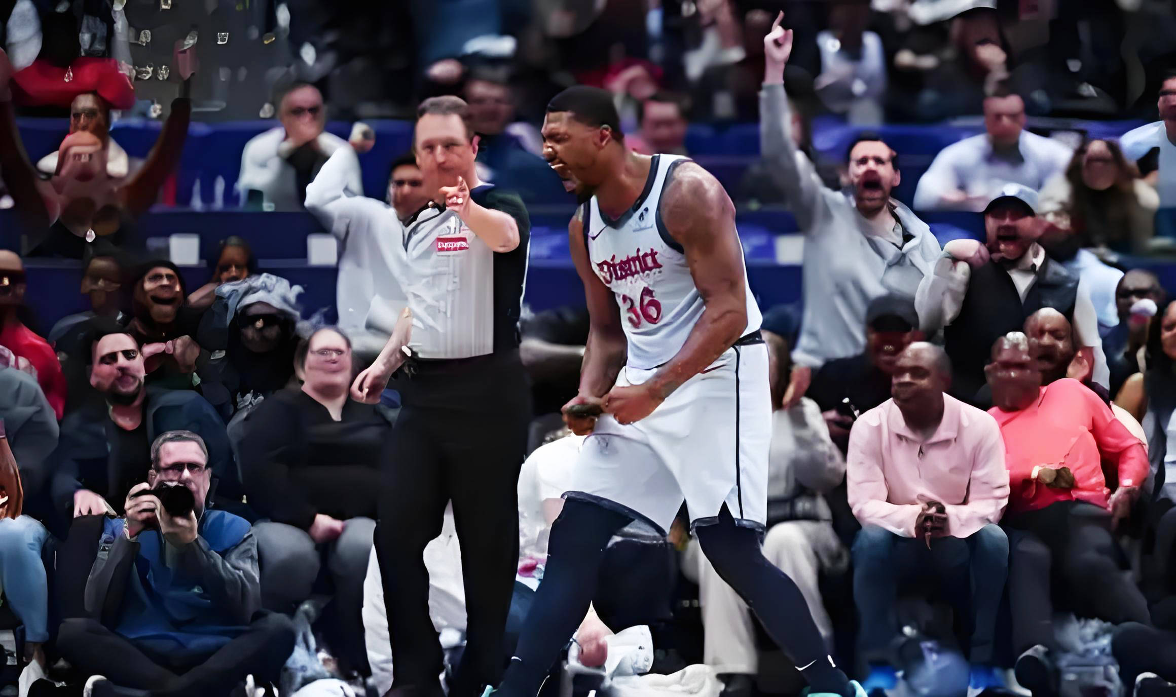 体育赛事直播-开拓者主场惨败湖人，唐斯28分