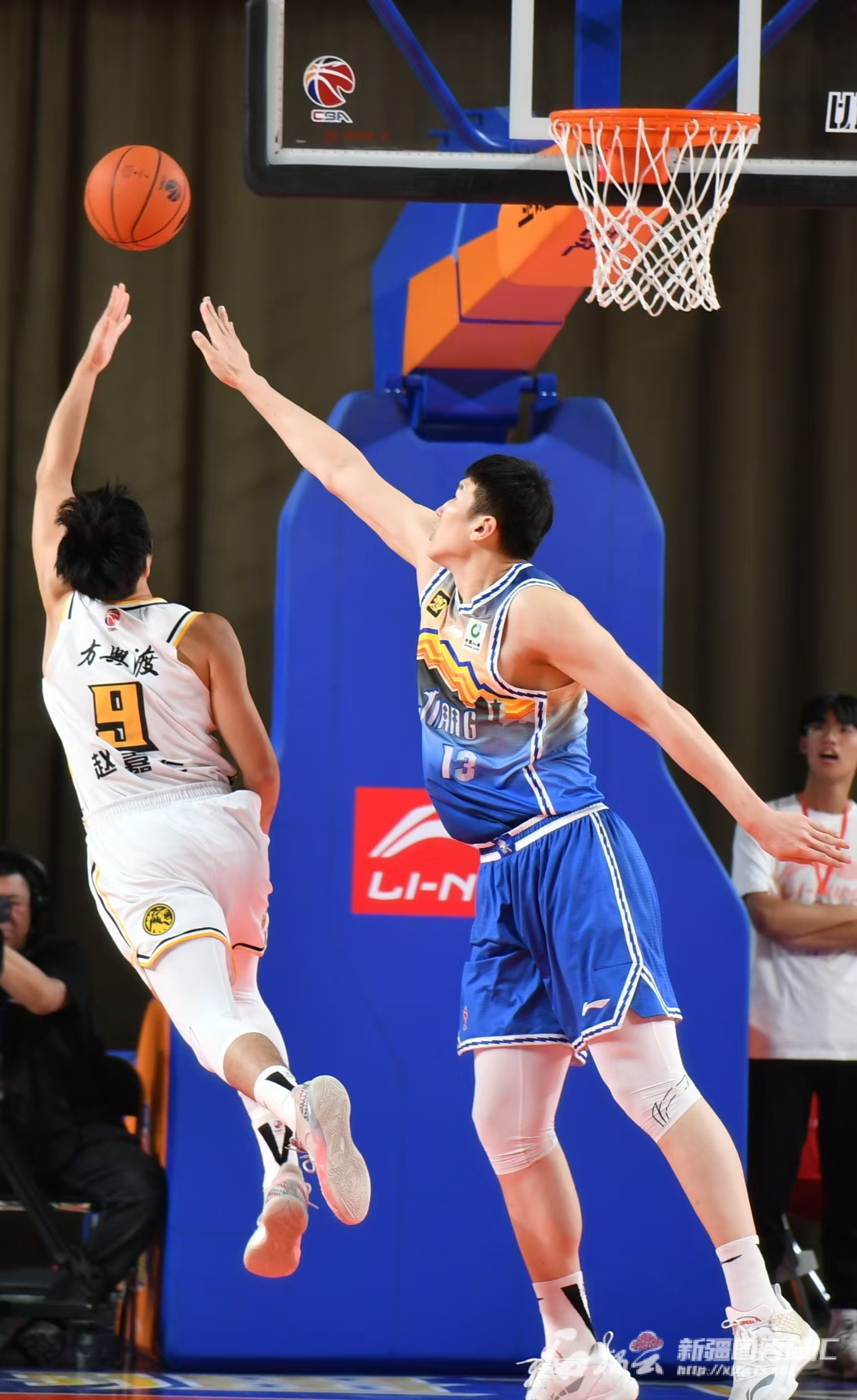 关键时刻表现出色，带领球队逆转胜出