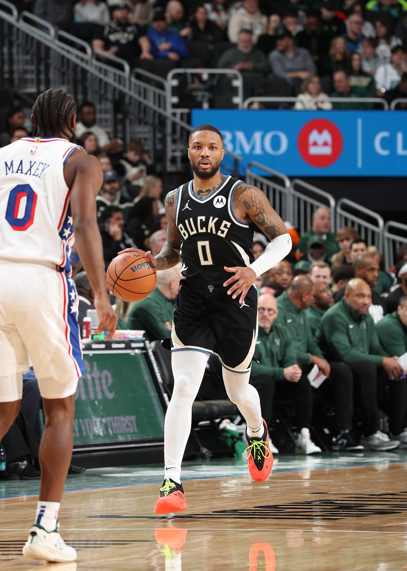 雄鹿重返东部榜首,击败76人 雄鹿重返东部榜首,击败76人