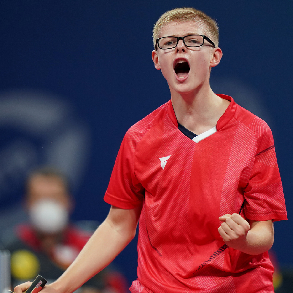 立陶宛队实力出众,登上领奖台 立陶宛队实力出众,登上领奖台