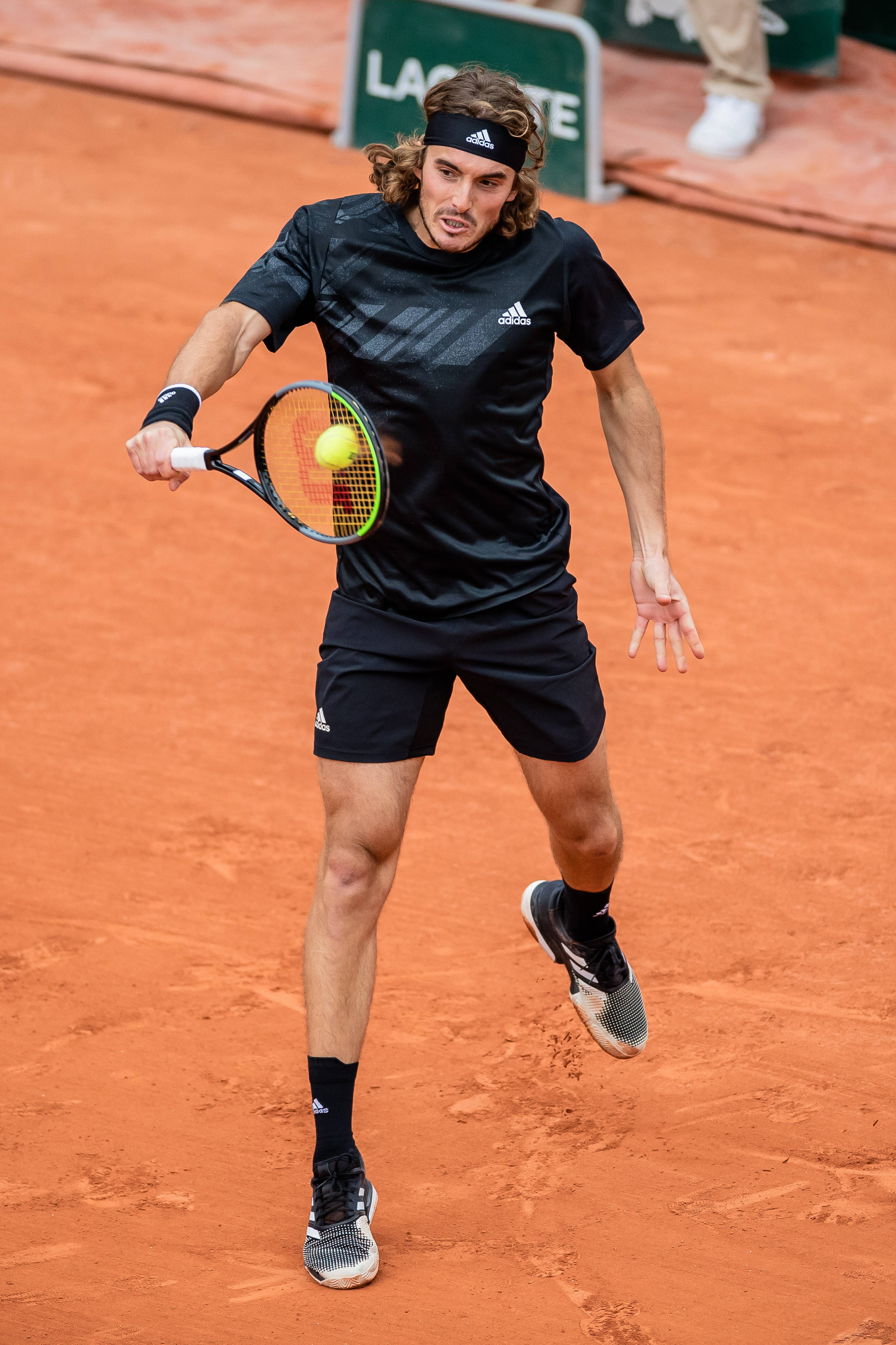 关于日本网球队碾压西班牙网球队,西西帕斯打破历史纪录的信息 关于日本网球队碾压西班牙网球队,西西帕斯打破历史纪录的信息