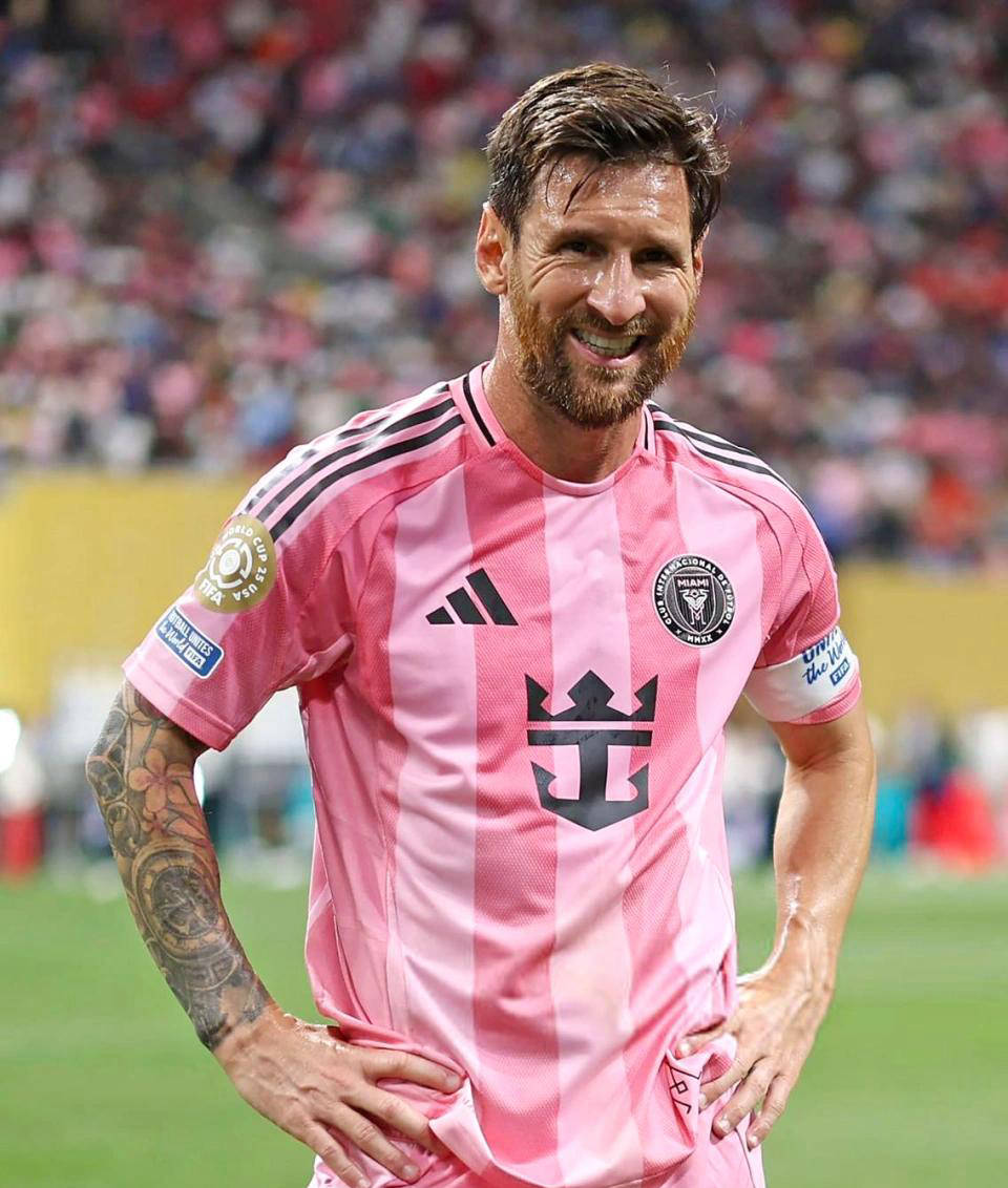 熊猫体育下载-梅西再次轰入帽子戏法，为球队赢得胜利