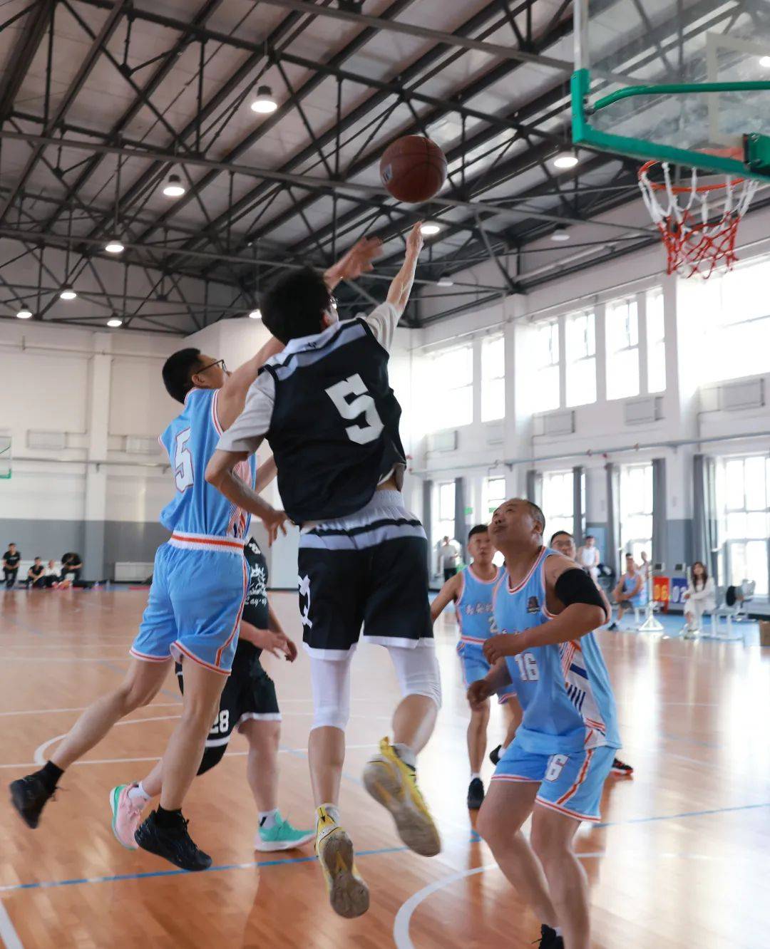 熊猫体育全站APP下载-体育赛场上的精彩瞬间令人感动