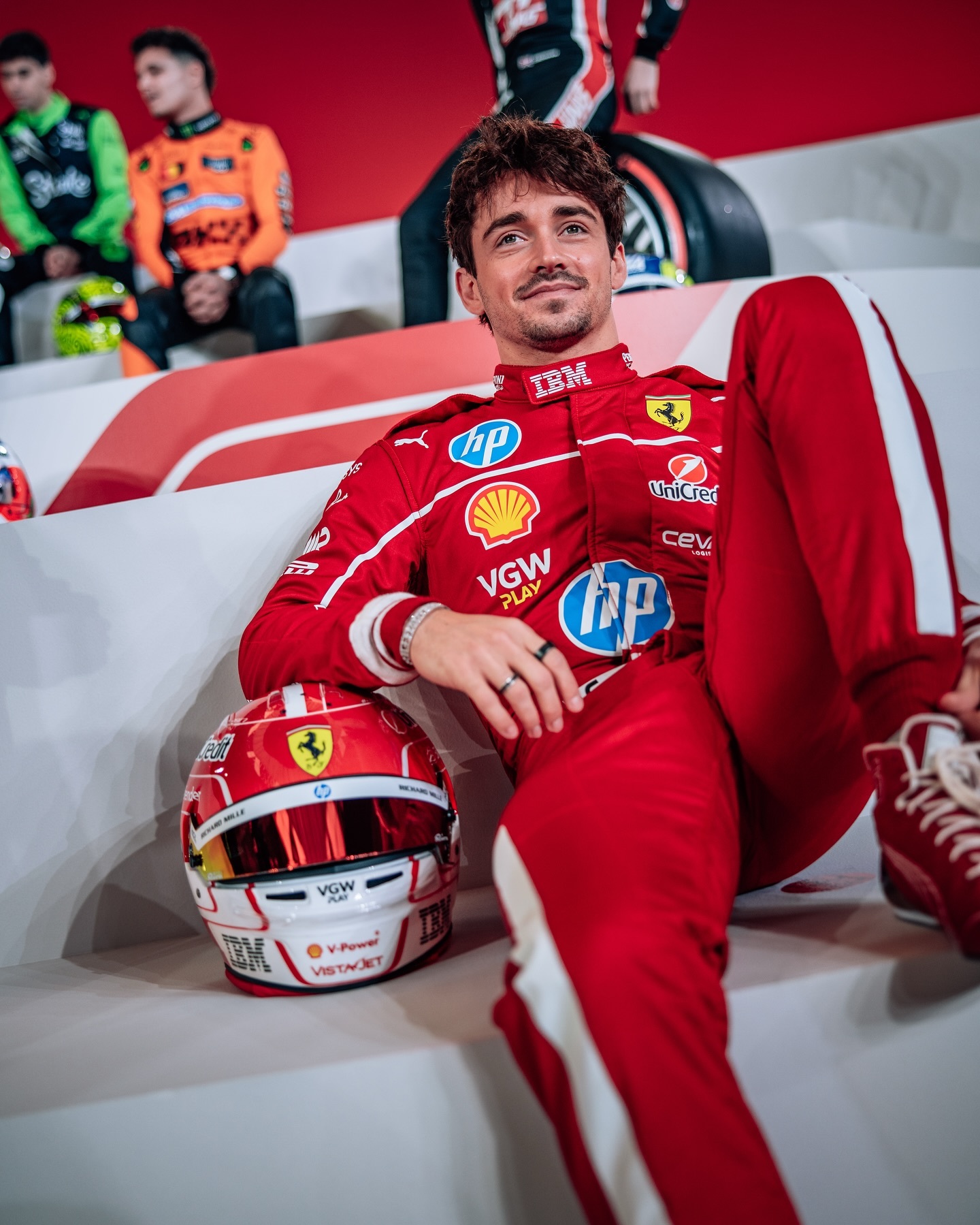 熊猫体育app-包含索伯车队轻取红牛二队，诺里斯统治全场的词条